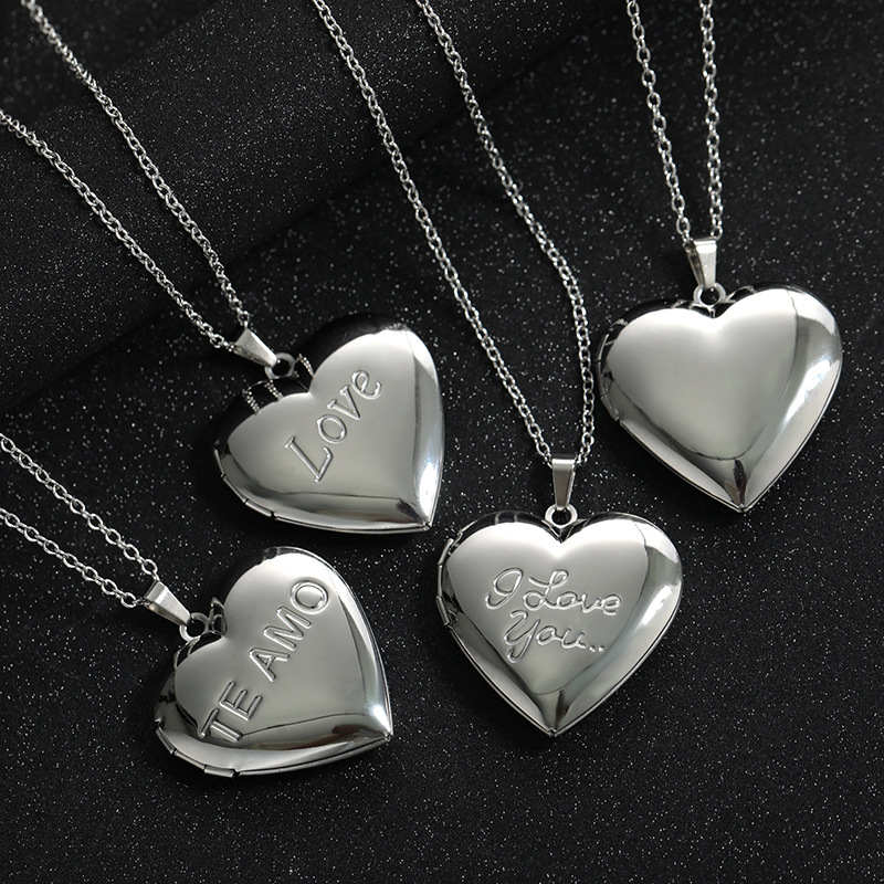 Heart Locket Necklace Photo - Kalung Liontin Hati dari Baja Anti